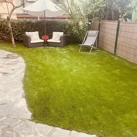 Apartamento Con Jardin En El Centro Apartment *